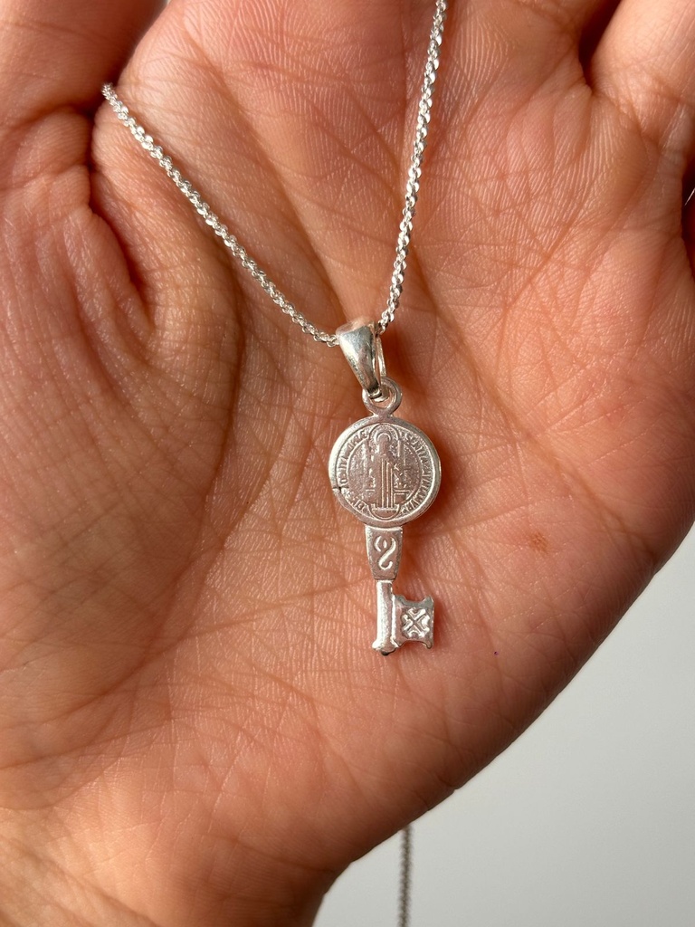 Dije Llave con San Benito 