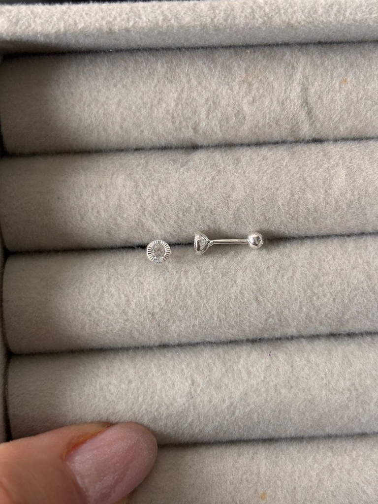 Aretes con seguro de bebe punto de luz 
