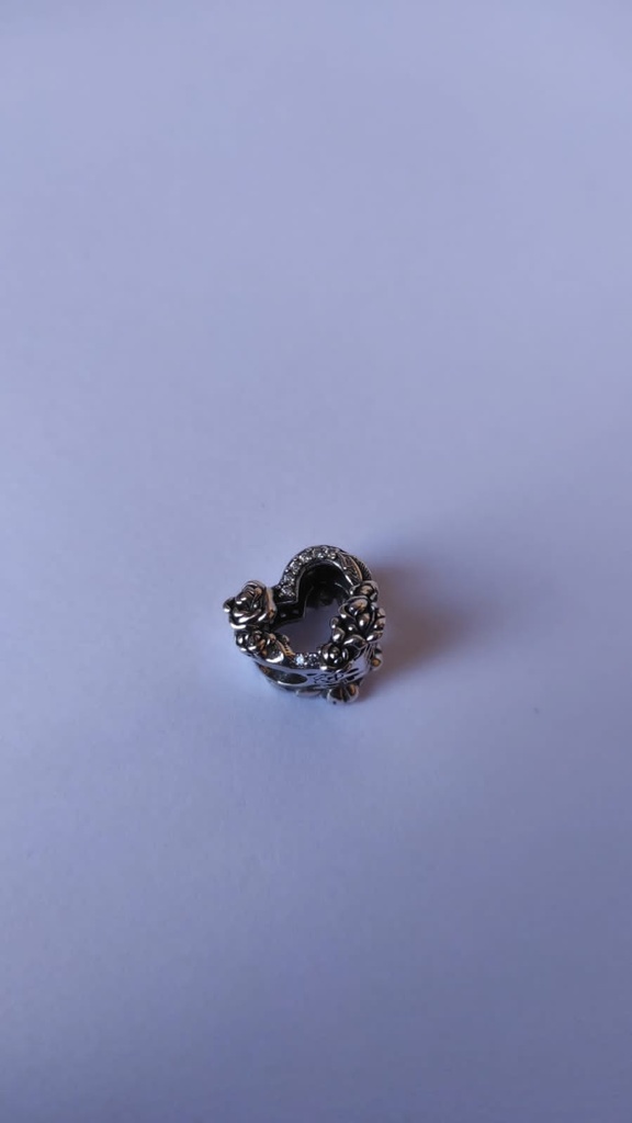 CHARM DE CORAZON CON ROSAS
