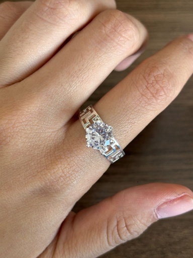 Anillo Cyra talla 8,5