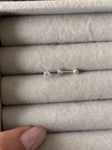 Aretes con seguro de bebe punto de luz 